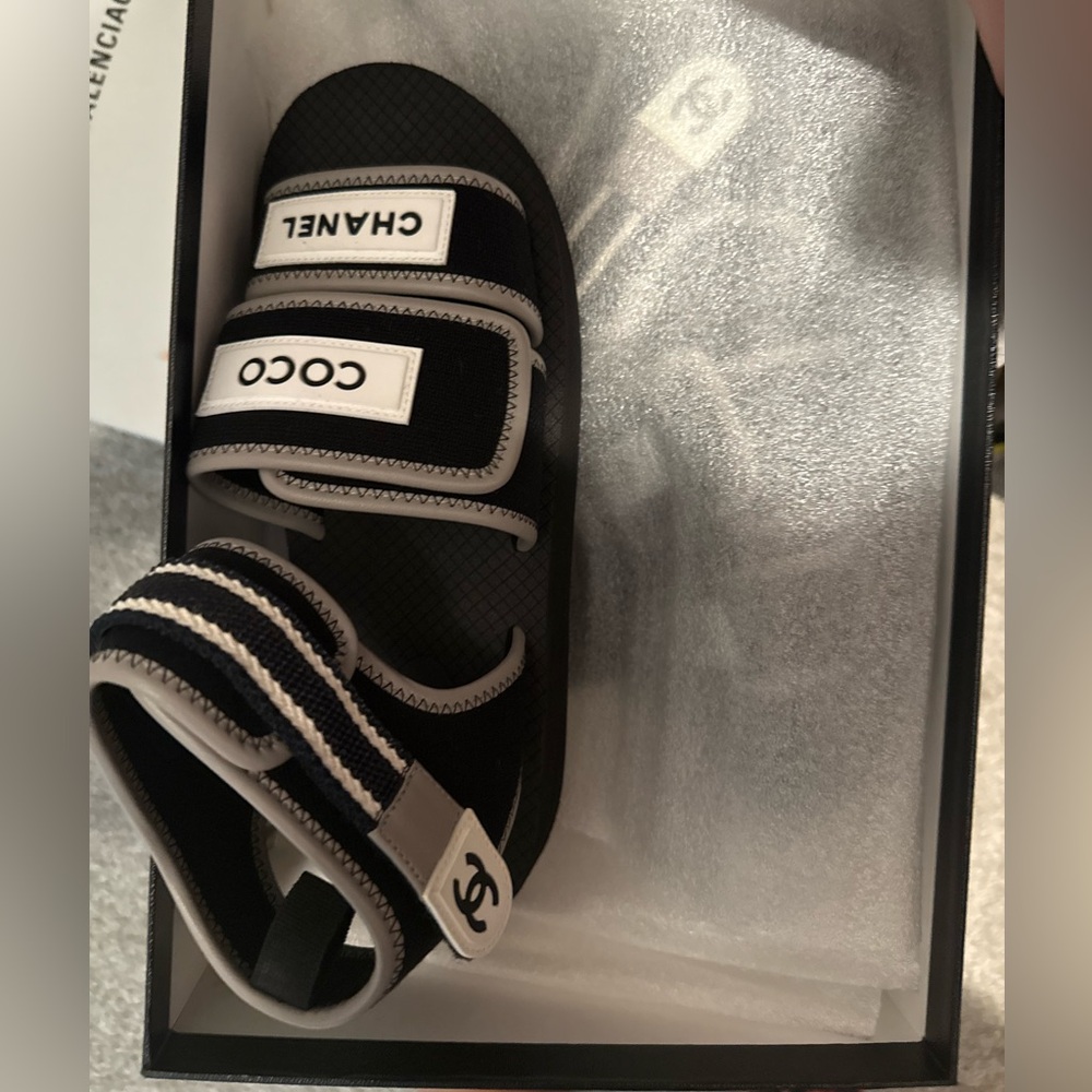 New worn Chanel shoes